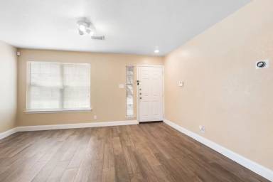 Main picture of 140 Springtree Pkwy