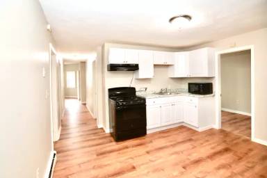 Main picture of 296 W 6th St