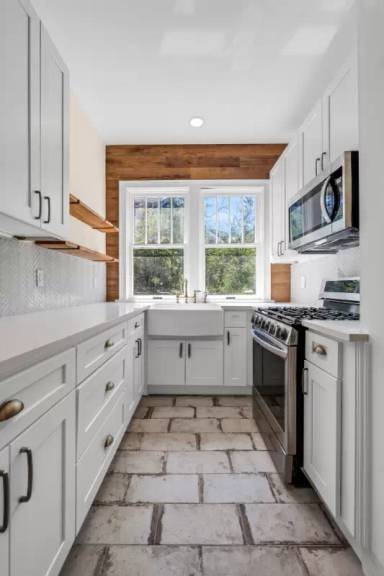 Main picture of 2738 Riverside Ave