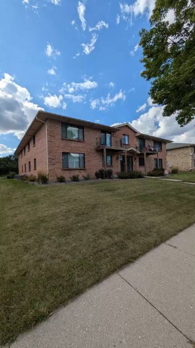 Main picture of 4225 N 104th St