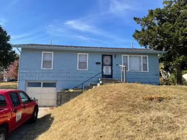 Main picture of 6206 NE Antioch Rd