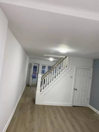 Main picture of 46 Bond St