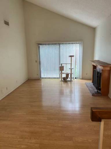 Main picture of 2062 S West St