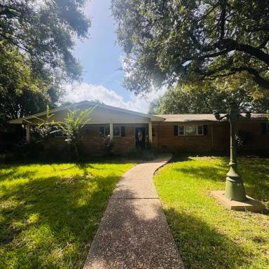 Main picture of 2645 Grand Blvd