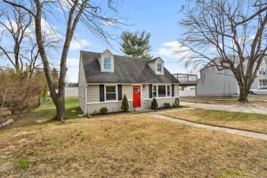 Main picture of 7825 Ridge Rd