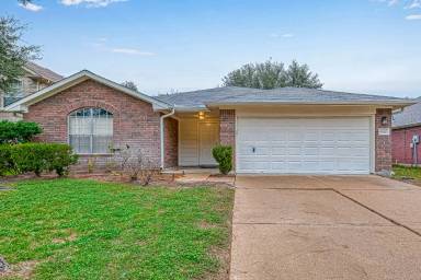 Main picture of 6906 Cobblestone Path