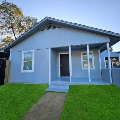 Main picture of 220 E Woodin Blvd