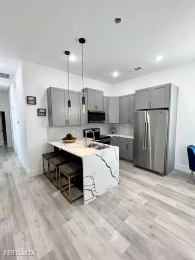 Main picture of 2230 Dyson St