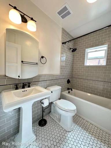 Main picture of 1040 W Almond Ave