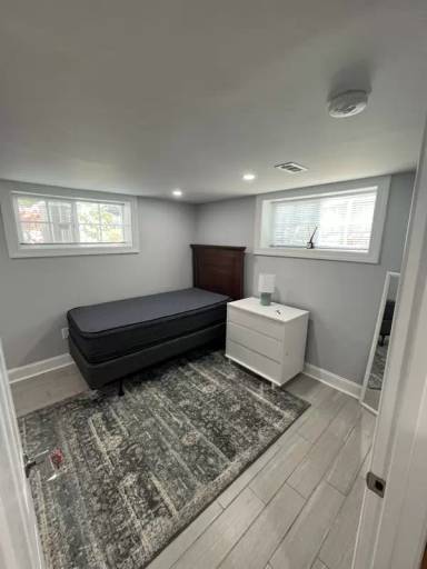 Main picture of 1933 Lewis Ave