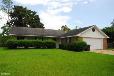 Main picture of 15388 Woody Dr