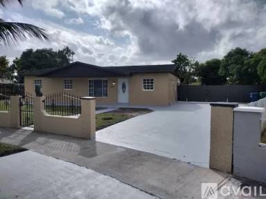 Main picture of 5020 NW 170th St