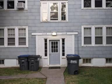 Main picture of 1110-12 1/2 E 11th St