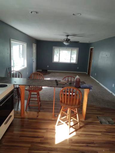 Main picture of 1138 Riverside St