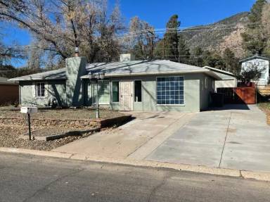 Main picture of 2524 E Miller Dr