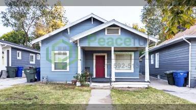 Main picture of 1021 E 22nd St