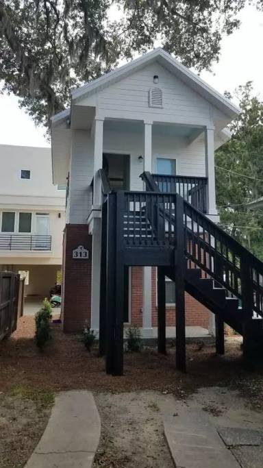 Main picture of 313 SW 12th St
