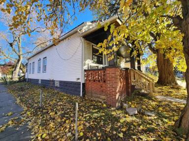Main picture of 3701 E 69th St