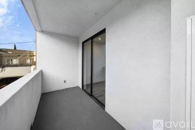 Main picture of 5612 Lexington Ave