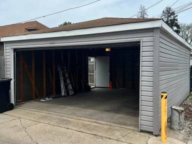 Main picture of 7045 S Oakley Ave