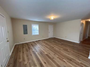 Main picture of 1163 E College St
