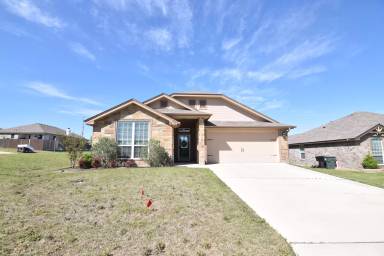 Main picture of 826 Kendra Dr