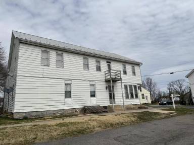 Main picture of 135 E Market St