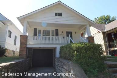 Main picture of 4616 Terrace St