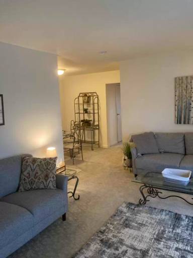 Main picture of 2135 W Walnut St