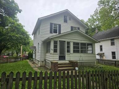 Main picture of 323 N Lincoln St