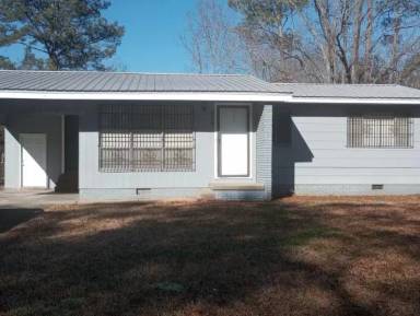 Main picture of 334 Savanna St