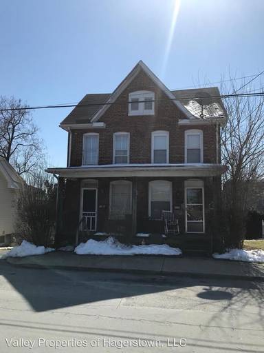 Main picture of 136 E 5th St