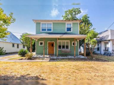 Main picture of 1608 E 19th St
