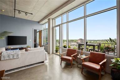 Main picture of 800 W 5th St