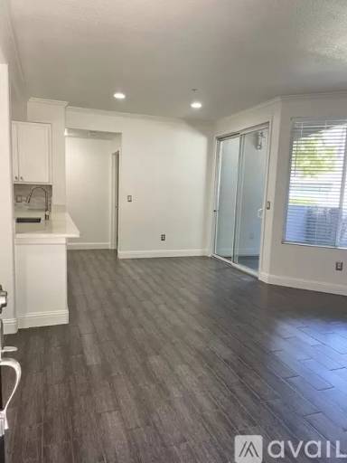 Main picture of Laguna Oaks