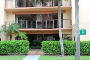 Main picture of 8700 SW 133rd Avenue Rd