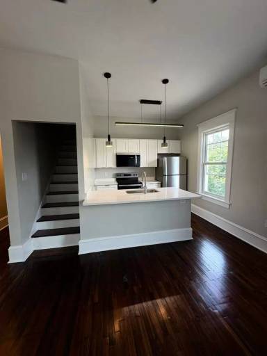 Main picture of 1525 Memorial Ave SW