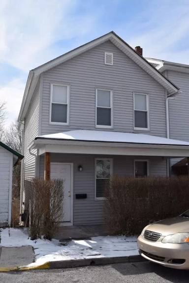 Main picture of 220 E High St