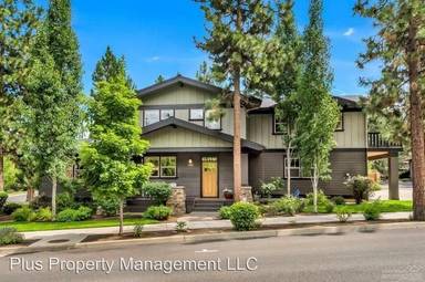 Main picture of 2523 NW Crossing Dr