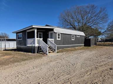 Main picture of 302 Carson Cir