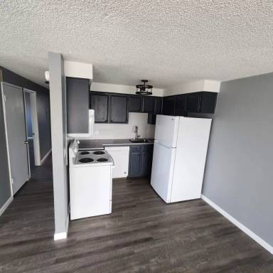 Main picture of 810 S Holladay Dr