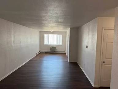 Main picture of 5605 W Warren Ave
