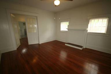 Main picture of 2412 Englewood Ave