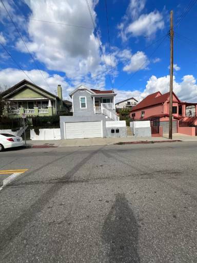 Main picture of 721 Alpine St