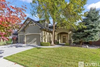 Main picture of 668 W Valentino St