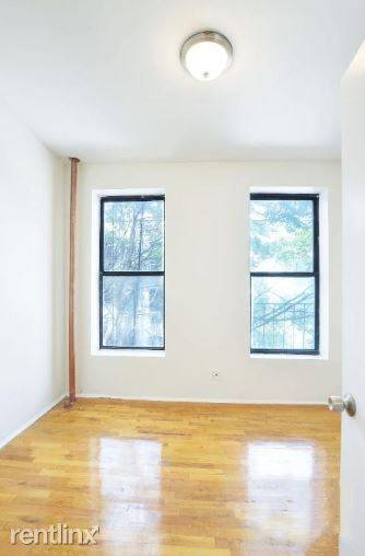 Main picture of 539 W 49th St