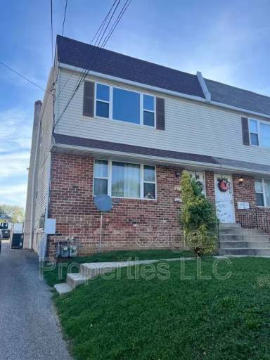 Main picture of 727 Clifton Ave