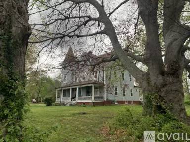 Main picture of 192 Main St