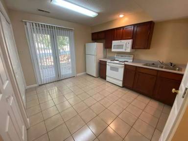 Main picture of 910 E Sherwood Hills Dr