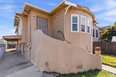 Main picture of 2600 E 20th St
